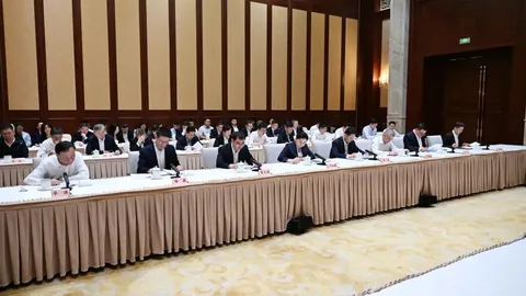 足球界大事件：维尼修斯与小蜘蛛价格缩水，谁是下一个避雷点